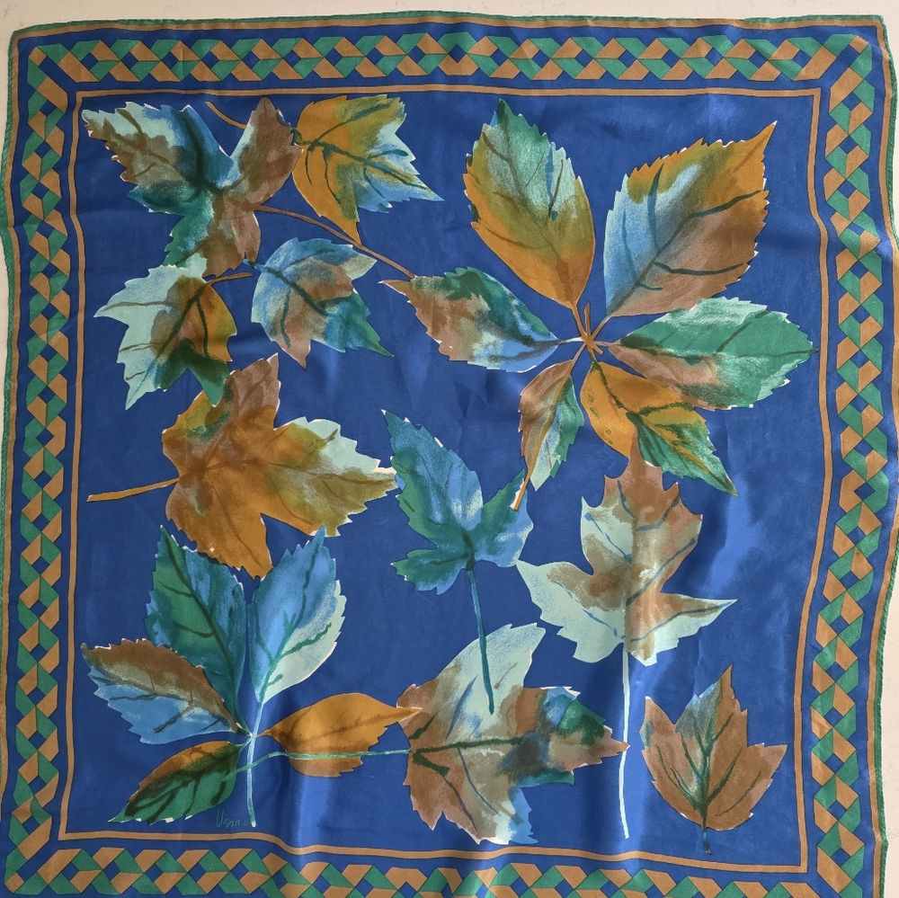 Elegant Blue Leaf Pattern Scarf